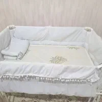 تخت کودک کنار تخت مادر