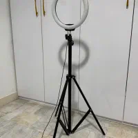 رینگ‌لایت با قابلیت‌ تنظیم رنگ نور و میزان‌ نور