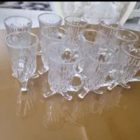 ۱۱ عدد استکان پایه دار با زیراستکان