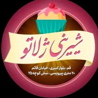فروشندگی خانم در قنادی