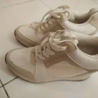 کفش کتونی پاشنه دار