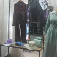 تعدادی دکوری و قفسه و رگال