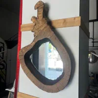 آیینه با تنه درخت بلوط