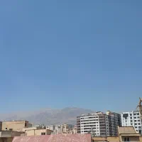 105متر-چشم-انداز-ژورنالی-سالن-مربع-وپرده-خور-نوساز