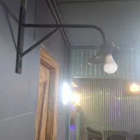 تعدادی لوستر و چراغ آویز و تیر برقی