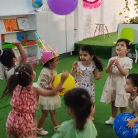 کلاس زبان کودکان و نوجوان با بازی و شادی