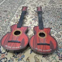 گیتار اسباب بازی دوتا باهم