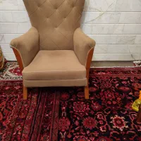 یک عدد صندلی تک نو می‌باشد