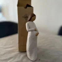 مجسمه‌ی طرح ویلوتری باردار
