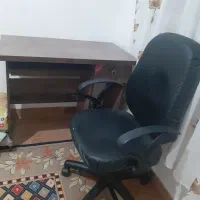 میز کامپیوتر و صندلی چرخ دار