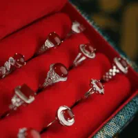 انگشتر زنانه نقره با سنگی زیبا و عام پسند عقیق سرخ