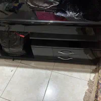 میز تلویزیون مشکی براق، محکم و نشکن