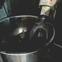 خمیرگیر با خمیر پهن کن