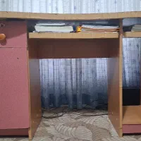 میز کامپیوتر کار کرده