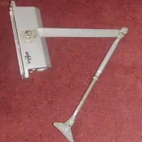 جک در آرام باز کن. دستگیره در. قفل در و در دستشویی