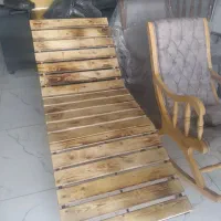 تخت کنار استخر
