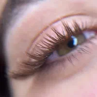 آموزش و خدمات اکستنشن مژه