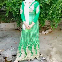 دو عدد لباس مجلسی و یک دست کت و دامن