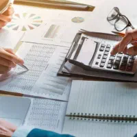 انباردار و جمعدار اموال هستم