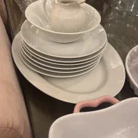 تعدادی ظروف چینی