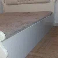 تخت خواب دو نفره به همراه دراور و تشک