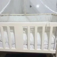 تخت کنار مادر