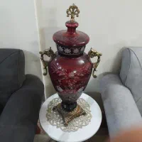 گلدون قرمز
