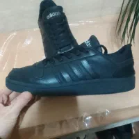 سه جفت کتونی ۴۲