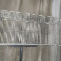 پایه قفس نمایشی پرنده و تعدادی قفس جوجه پران