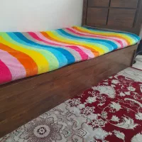 تخت نوجوان محکم تمیز  وبسیار شیک