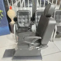 یک عدد صندلی ارایشگاه چ زنانه چ مردانه
