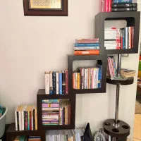 دوعدد شلف و کتابخانه