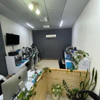 منشی خانم برای کار در مجموعه تعمیرات موبایل