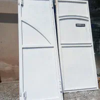 در حیاط ماشینرو