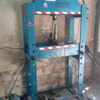 طراحی وساخت انواع پرسهای صنعتی