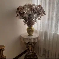 گل وگلدان وپایه