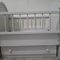 تخت کنار مادر