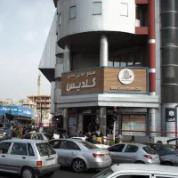 مغازه-صادقیه-بر-اصلی-گذر-شلوغ-پاخور