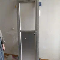درب آلومینیومی کار کرده ، به ابعاد ۷۰ در ۲۰۰