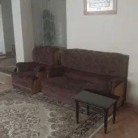 مبل راحتی رنگ شکلاتی با میز