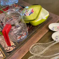 اسباب بازی و مقداری وسایل منزل