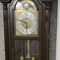 ساعت ایستاده و ویترین
