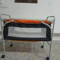 گهواره چرخ دار نوزاد