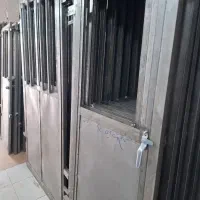 درب سرویسی توی حیاط در سبک آهنی در سرویس فلزی
