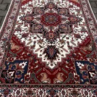 یک فرش ماشینی و یا دستباف ۲ در ۲.۴۰ نیاز دارم