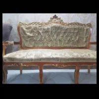 یک دست مبل سلطنتی هفت نفره و یک مبل راحتی سه نفره