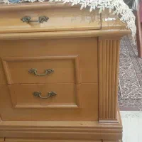 یه بغل تختی و دراور