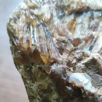 سنگ کمیاب راف زیرکونیوم طبیعی