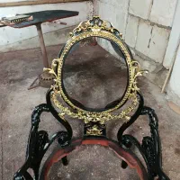 کارگر زیرکار برای چوب رنگکاری