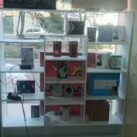 ویترین مشبکی پشت شیشه ای یا دیواری